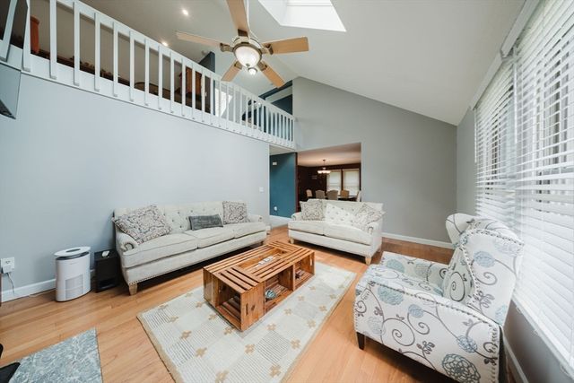20 Elm Mdws 20, Enfield, CT 06082