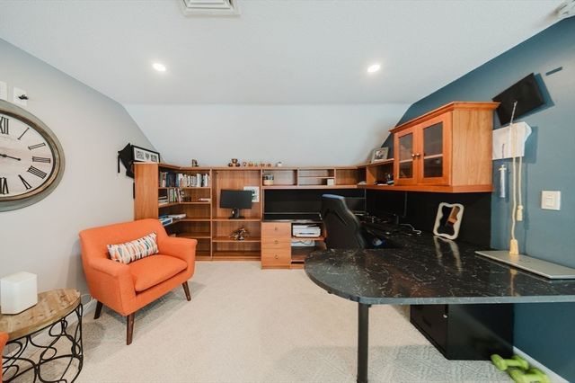 20 Elm Mdws 20, Enfield, CT 06082