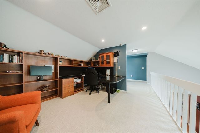 20 Elm Mdws 20, Enfield, CT 06082