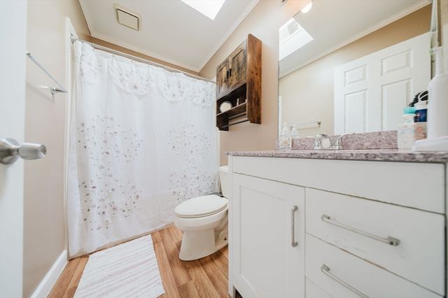 20 Elm Mdws 20, Enfield, CT 06082