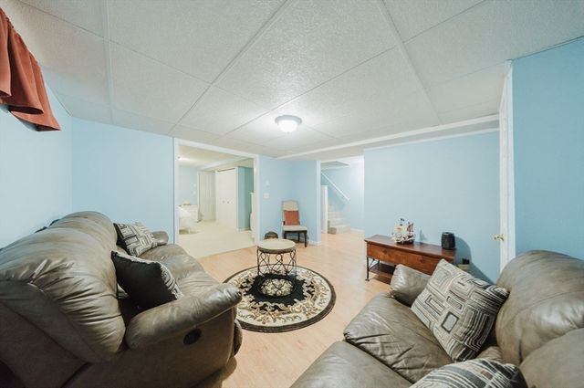 20 Elm Mdws 20, Enfield, CT 06082