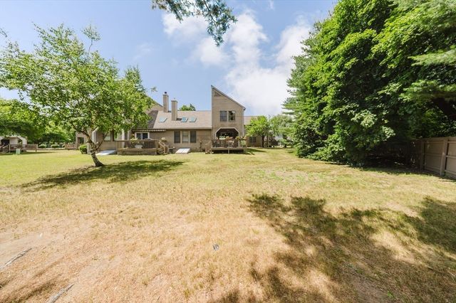 20 Elm Mdws 20, Enfield, CT 06082