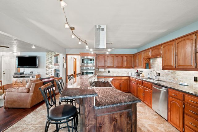 305 Bent Oak Road, Weatherford, TX 76086