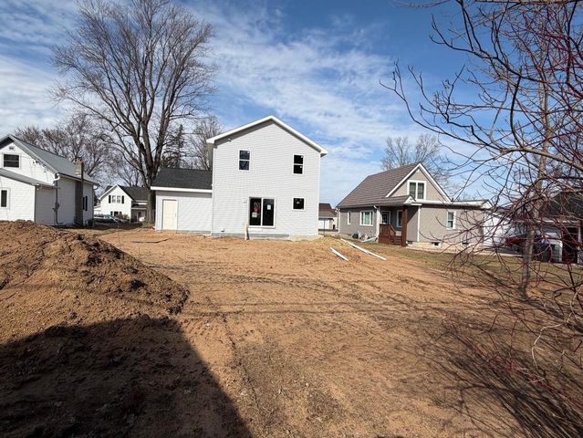 112 E LAW STREET, New London, WI 54961