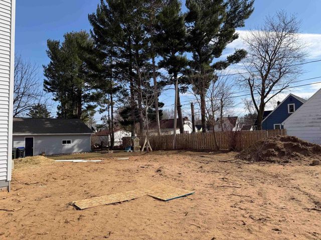 112 E LAW STREET, New London, WI 54961