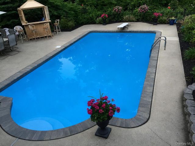 83 Shore Road, Mount Sinai, NY 11766