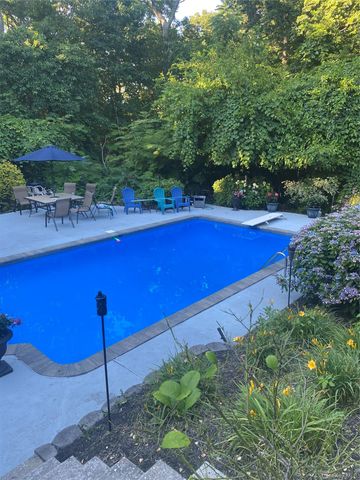 83 Shore Road, Mount Sinai, NY 11766