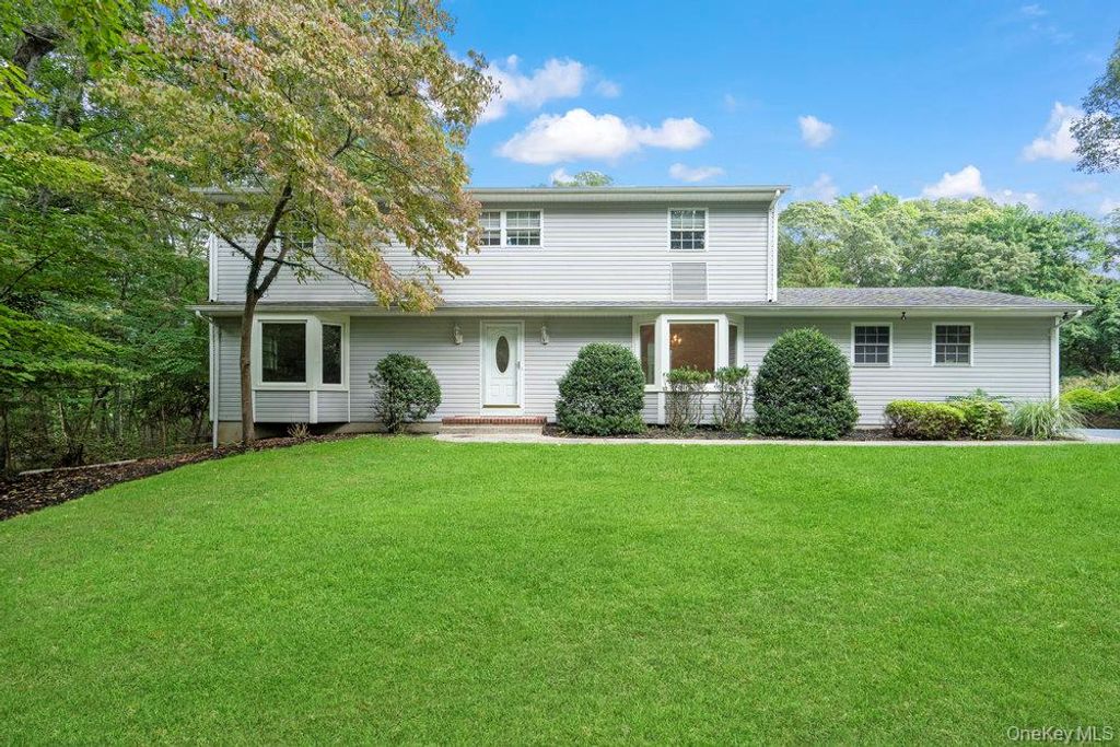 83 Shore Road, Mount Sinai, NY 11766
