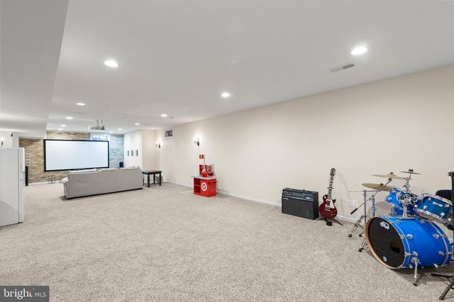 102 FLYFOOT DR, Stephenson, VA 22656