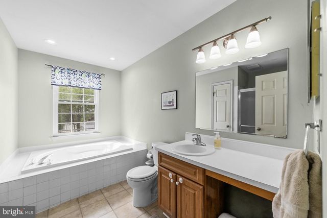 4252 MILADIES LN, Doylestown, PA 18902