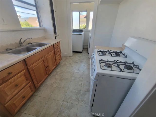 2930 W 11th Street, Los Angeles, CA 90006