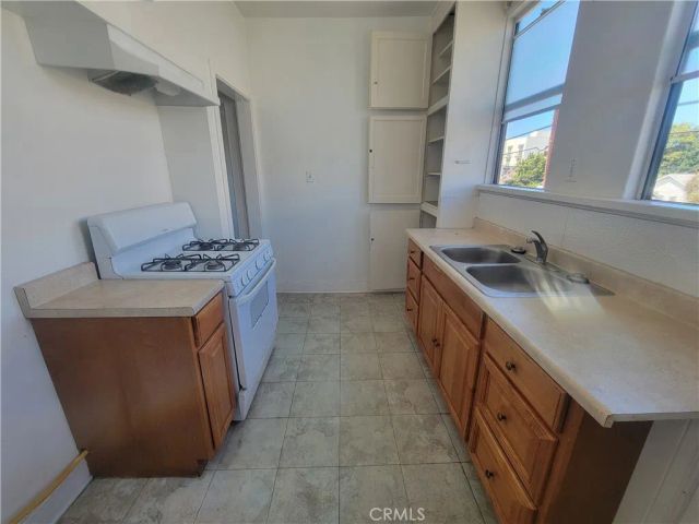 2930 W 11th Street, Los Angeles, CA 90006