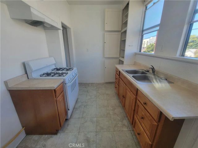 2930 W 11th Street, Los Angeles, CA 90006