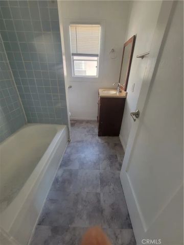 2930 W 11th Street, Los Angeles, CA 90006