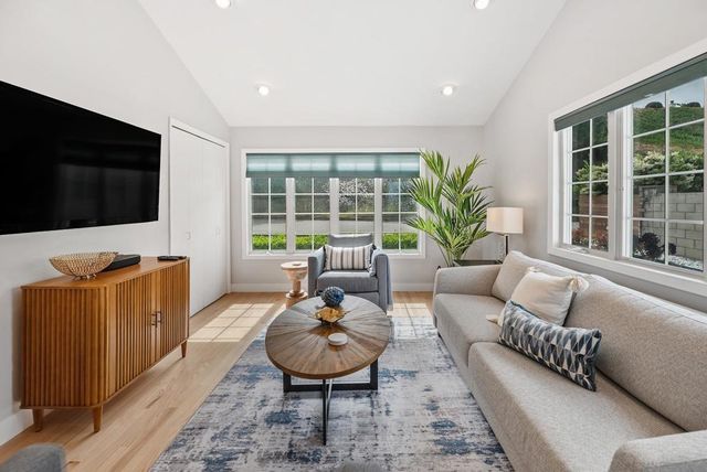 5830 Desert View Dr, La Jolla, CA 92037