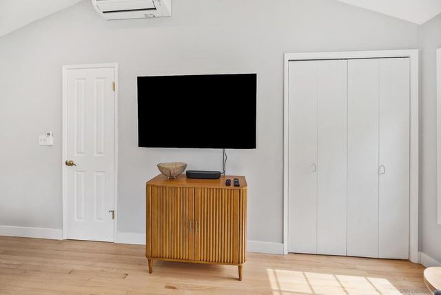 5830 Desert View Dr, La Jolla, CA 92037