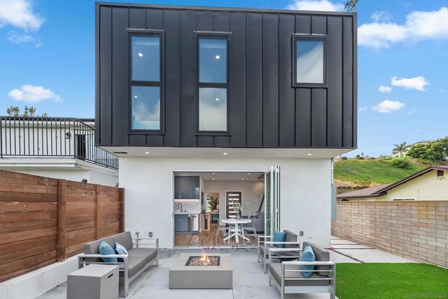 5830 Desert View Dr, La Jolla, CA 92037