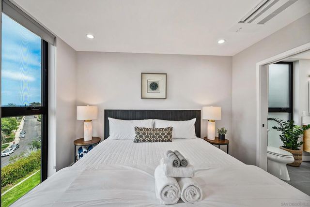 5830 Desert View Dr, La Jolla, CA 92037