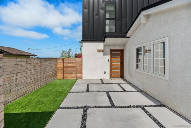 5830 Desert View Dr, La Jolla, CA 92037