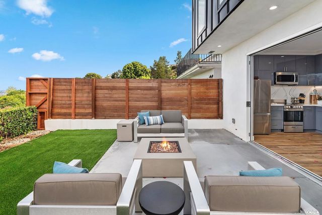 5830 Desert View Dr, La Jolla, CA 92037