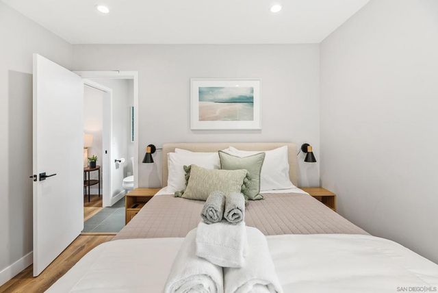 5830 Desert View Dr, La Jolla, CA 92037