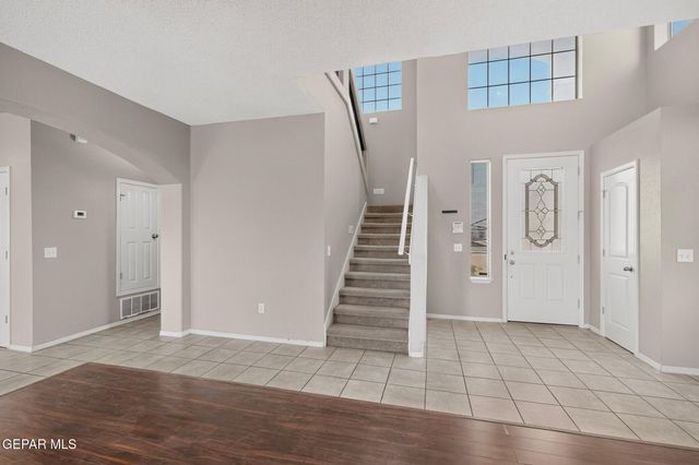6633 CABANA DEL SOL Drive, El Paso, TX 79911