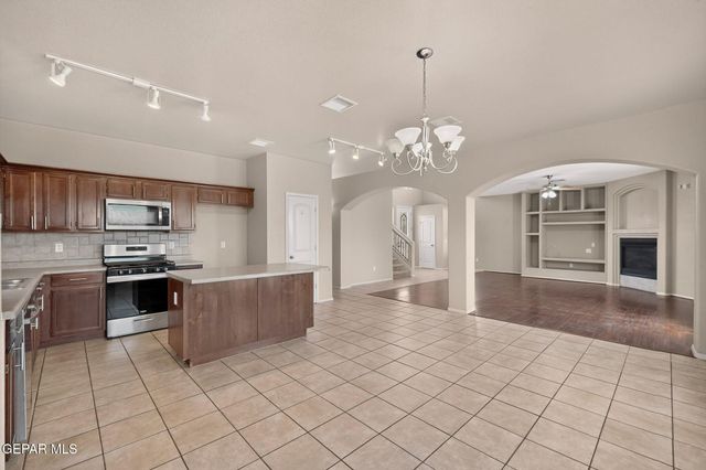 6633 CABANA DEL SOL Drive, El Paso, TX 79911