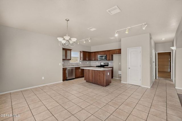 6633 CABANA DEL SOL Drive, El Paso, TX 79911