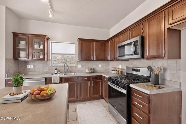 6633 CABANA DEL SOL Drive, El Paso, TX 79911