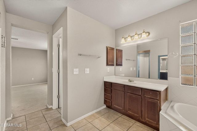 6633 CABANA DEL SOL Drive, El Paso, TX 79911