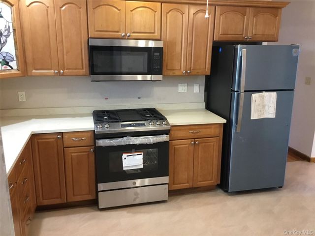 198 Clermont Pl, Staten Island, NY 10314