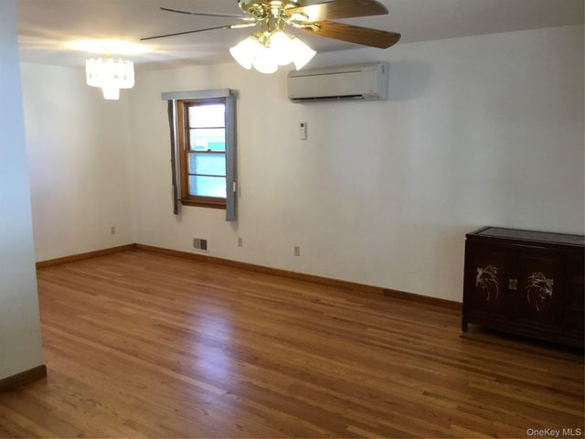 198 Clermont Pl, Staten Island, NY 10314