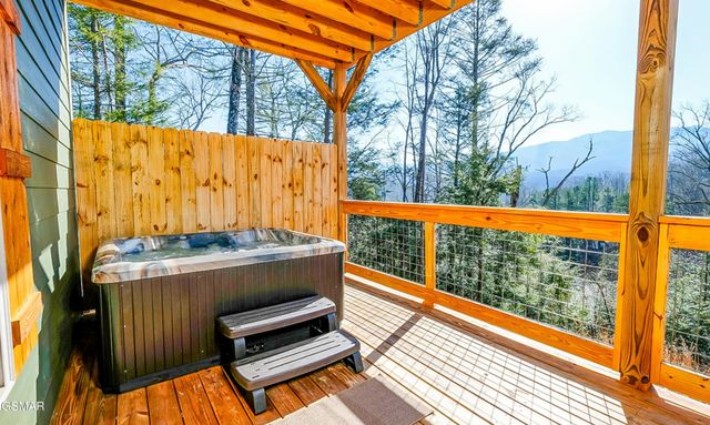 408 Potters Ridge Road, Gatlinburg, TN 37738