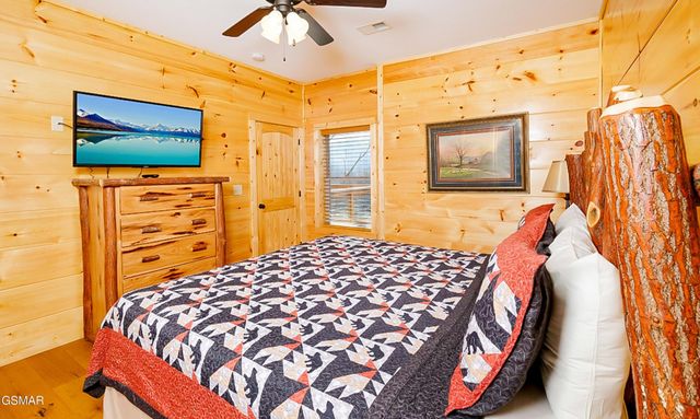 408 Potters Ridge Road, Gatlinburg, TN 37738