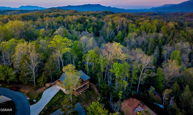408 Potters Ridge Road, Gatlinburg, TN 37738