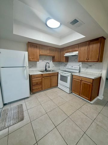 337 SE 12th Avenue A-b, Pompano Beach, FL 33060