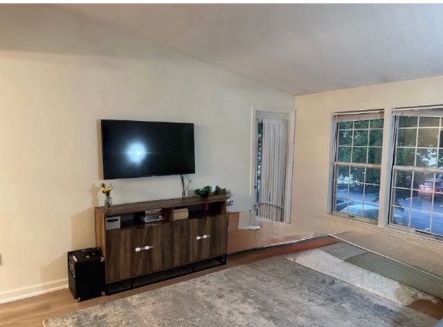 13 Walden Dr 7, Natick, MA 01760
