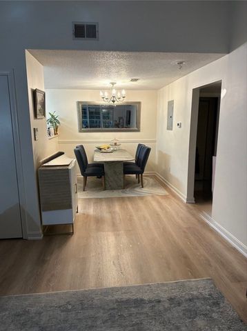 13 Walden Dr 7, Natick, MA 01760
