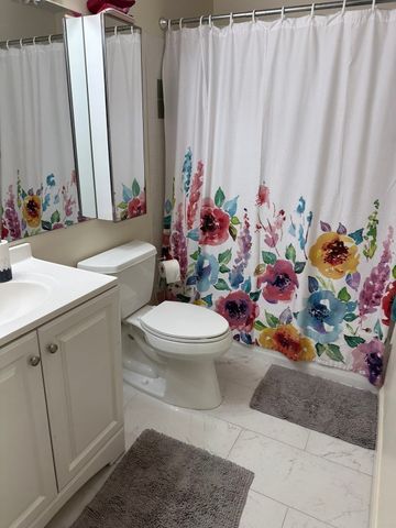 13 Walden Dr 7, Natick, MA 01760