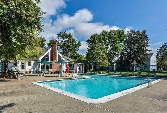 13 Walden Dr 7, Natick, MA 01760