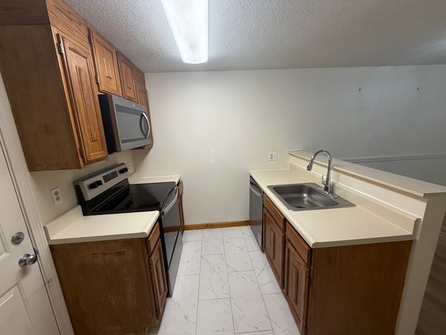 13 Walden Dr 7, Natick, MA 01760