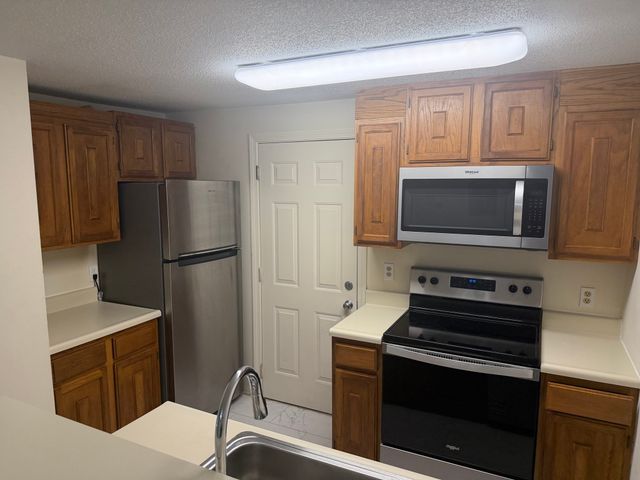 13 Walden Dr 7, Natick, MA 01760
