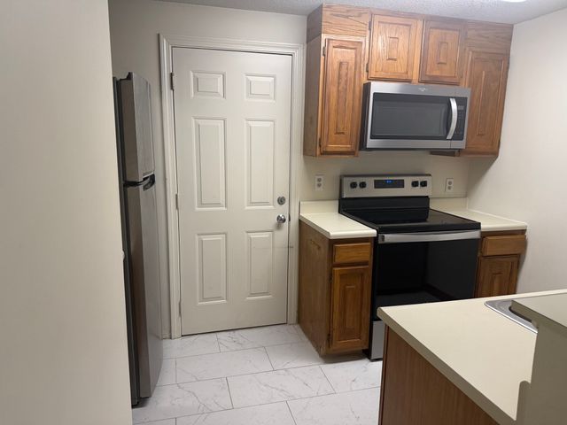 13 Walden Dr 7, Natick, MA 01760