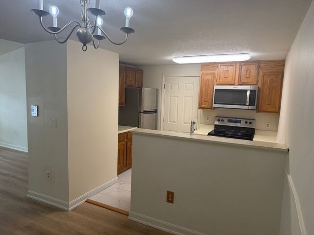13 Walden Dr 7, Natick, MA 01760