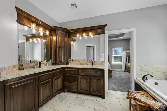 1121 Mt Marcy Dr, Lawton, OK 73507