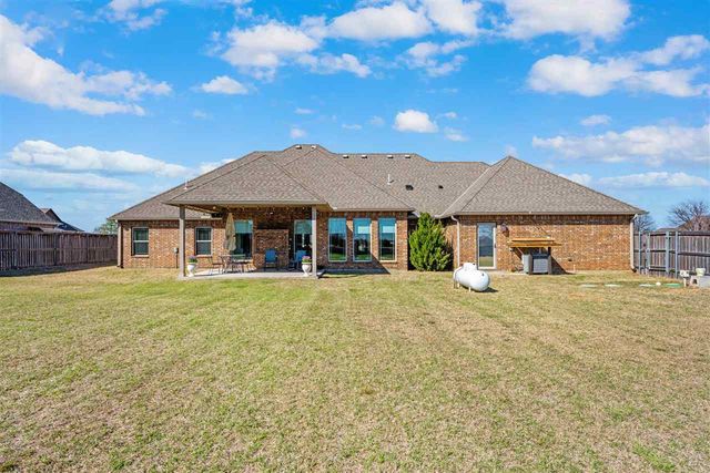 1121 Mt Marcy Dr, Lawton, OK 73507