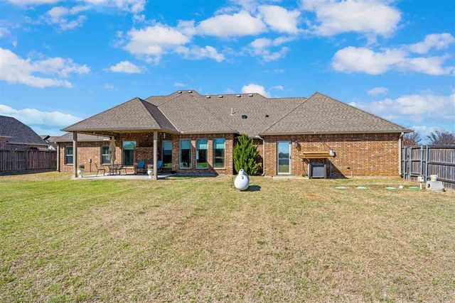 1121 Mt Marcy Dr, Lawton, OK 73507