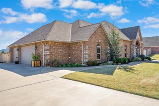 1121 Mt Marcy Dr, Lawton, OK 73507
