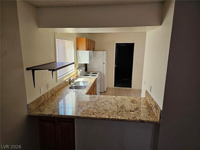 5118 Garden Lane B, Las Vegas, NV 89119