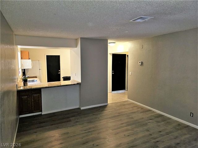 5118 Garden Lane B, Las Vegas, NV 89119